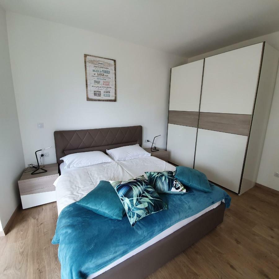 Blue Water Apartment Zrnovo エクステリア 写真